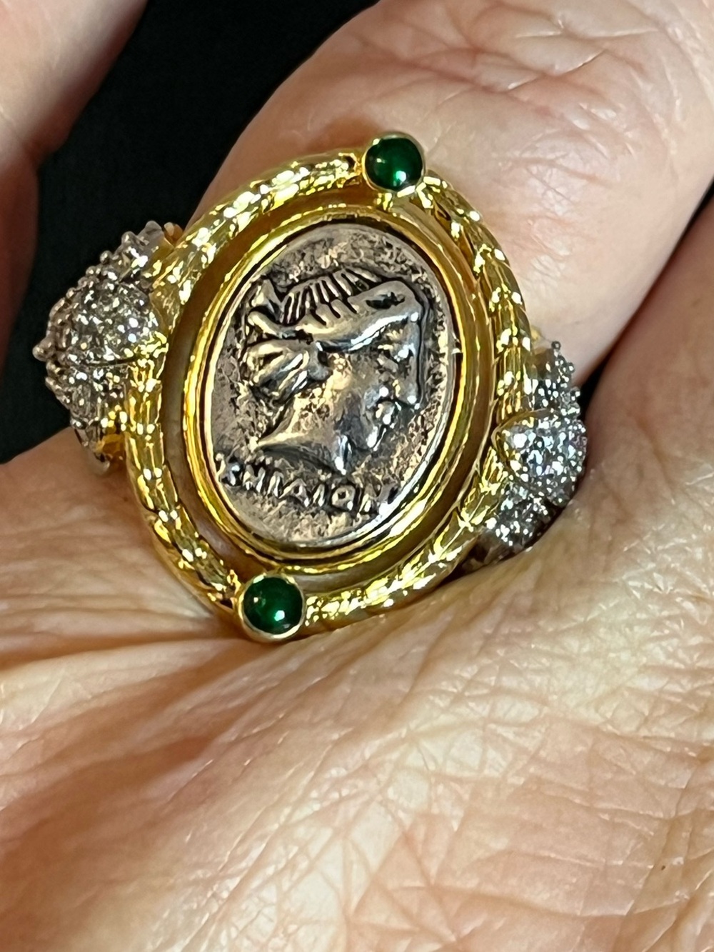 Flip Coin Accent Ring with Green Gem Details Lion to Lady Sz 9